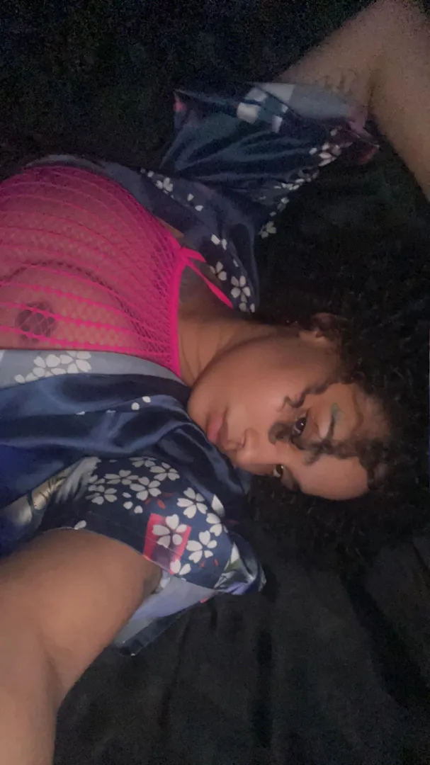 Whose free I want my pussy ate DM me I’m available until 5:30pm