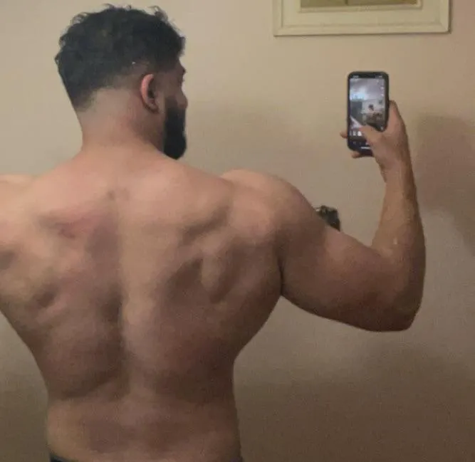 28 (M4F) I’m looking for a busty girl to stuff my face in between your tits