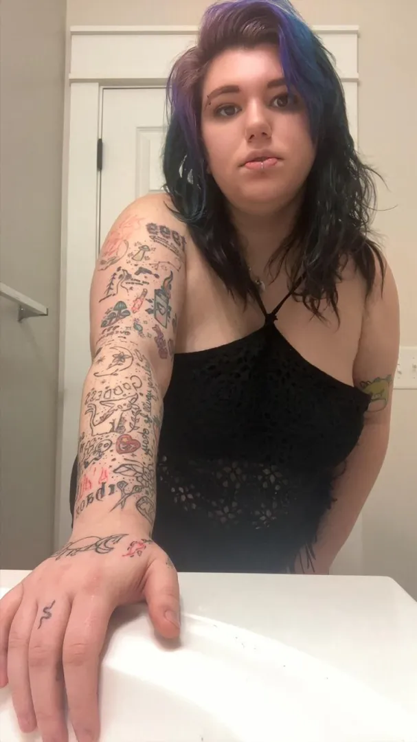 Come sit in my lap and tell me I’m sexy