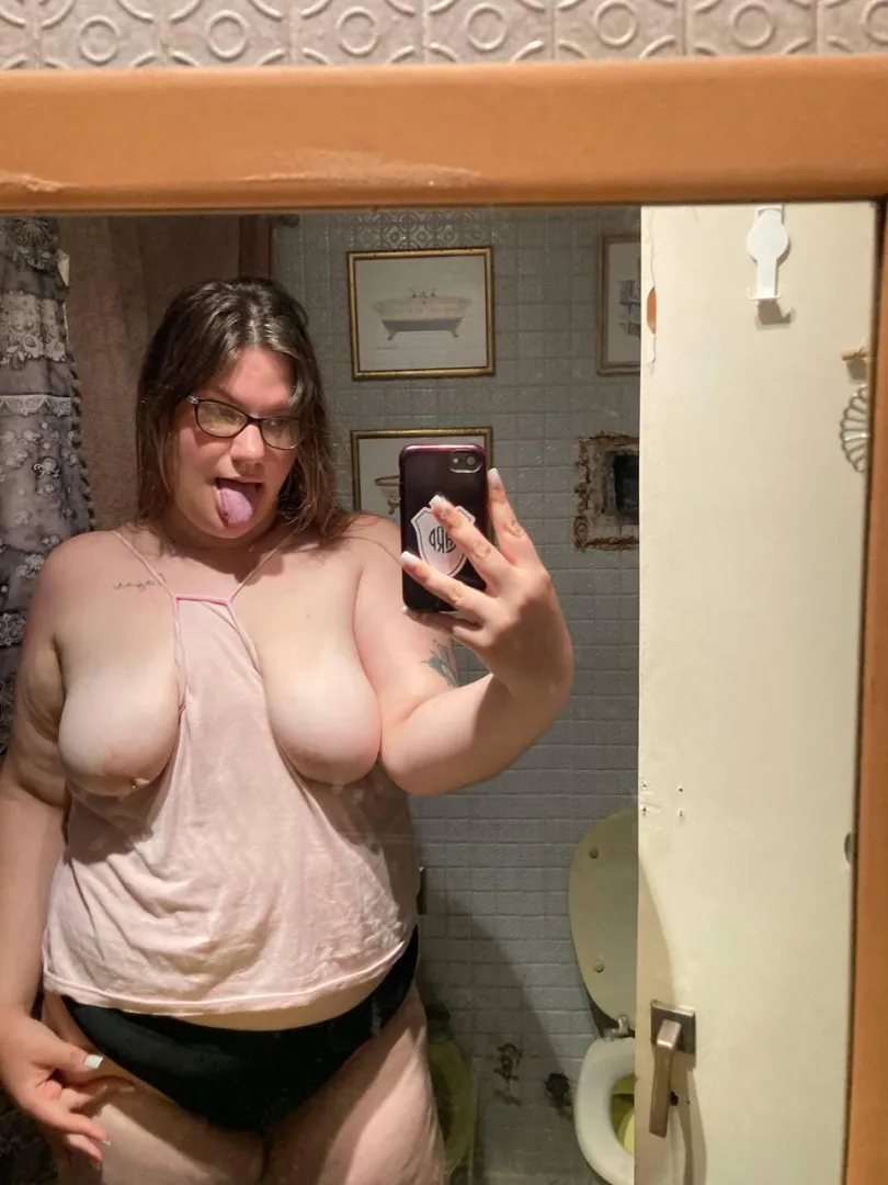 I’m waiting for you, cum home...