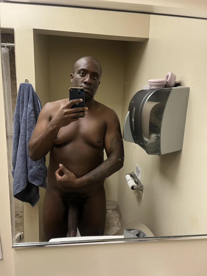 It’s hump day. Where are them breedable bottoms. I got some aggression to release. Give daddy some ass