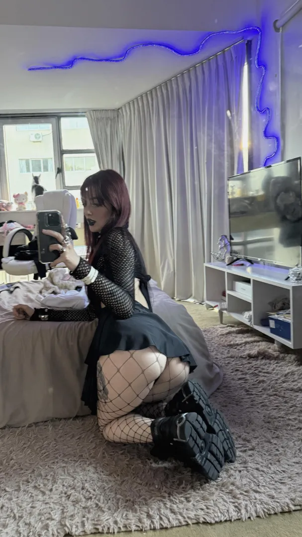 Looking for a host. - msg lg for real replies:.Iunaromes'. 19/20 [MF4M]