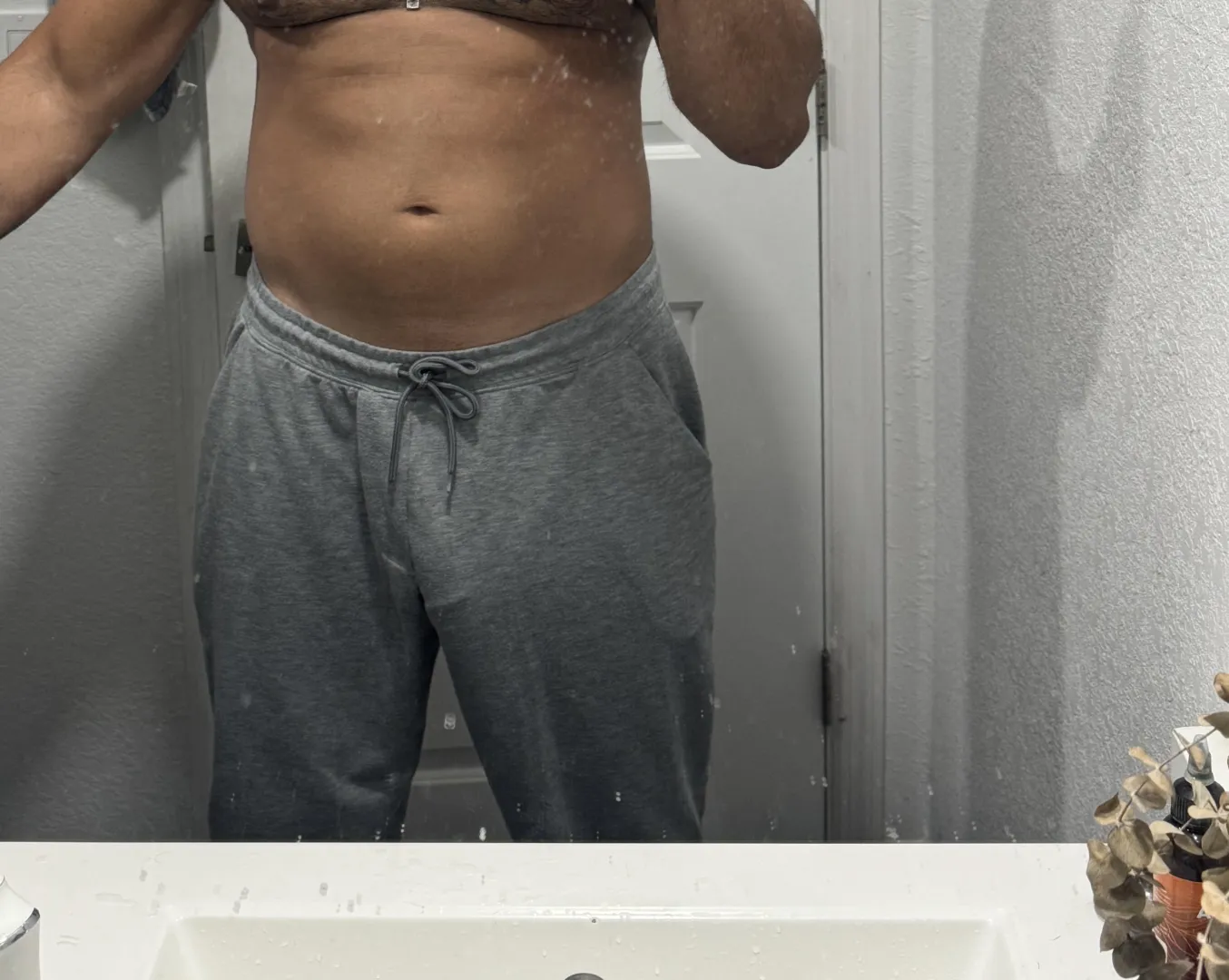 [m4mf]male looking for couple fit and hung and respectful. 6,2 8 inch