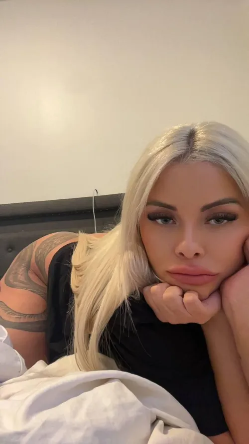 my bimbo lips made to hypnotize you