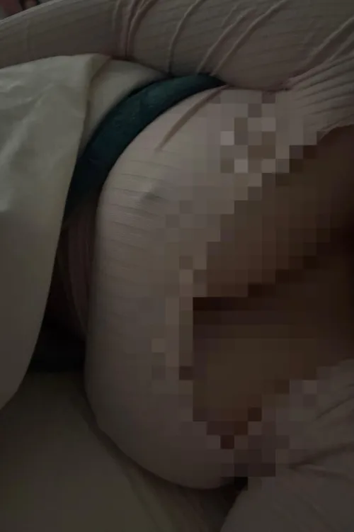 Scrolling on Reddit and gooning for free? What a loser. Thank this brat accordingly