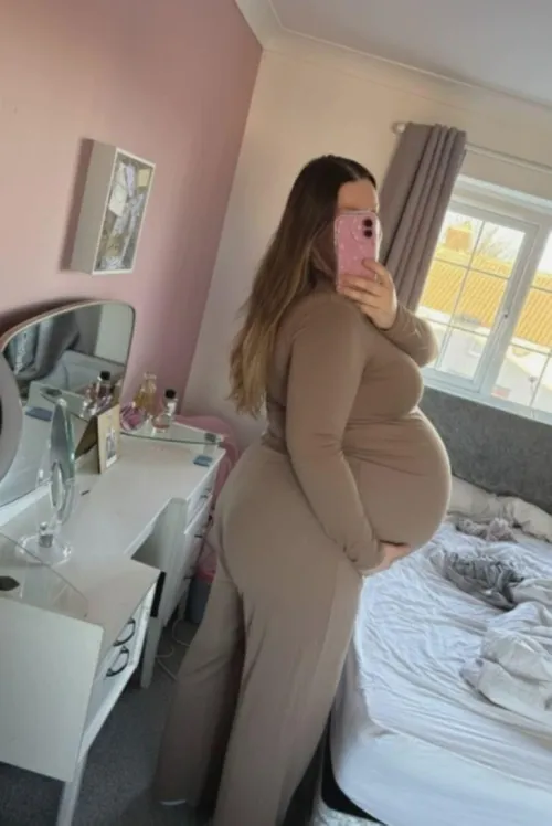 This belly's growing, and I'm loving it more every day