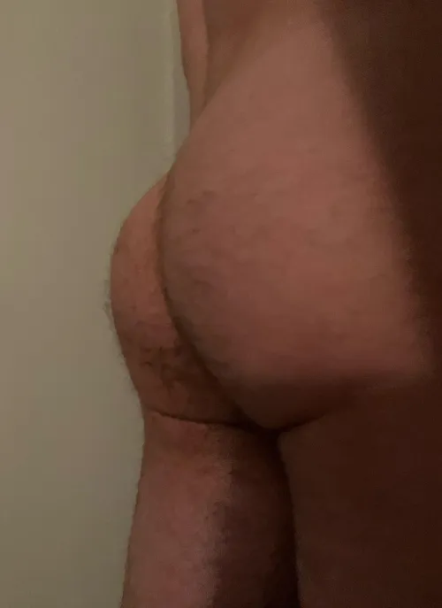 19 Bottom. Looking for older/daddy.