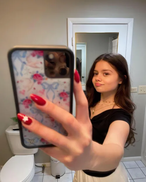 any big daddies wanna stretch my virgin pussy raw tonight