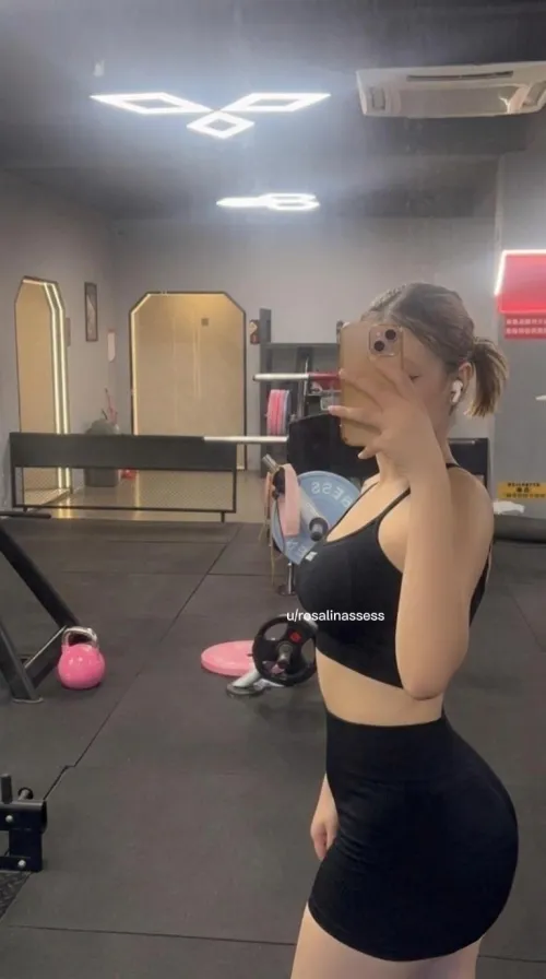 Are you leaking to me in my training set shorts at the gym?