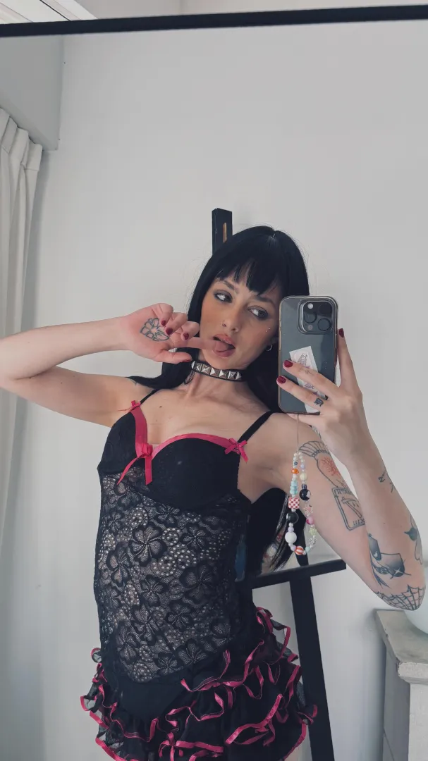 Feeling frisky + can’t host, local pls msg lg: ,.lunarumes.'