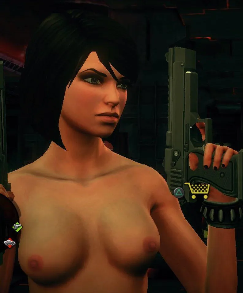 girl boss likes posing topless  (xkirstyrx)