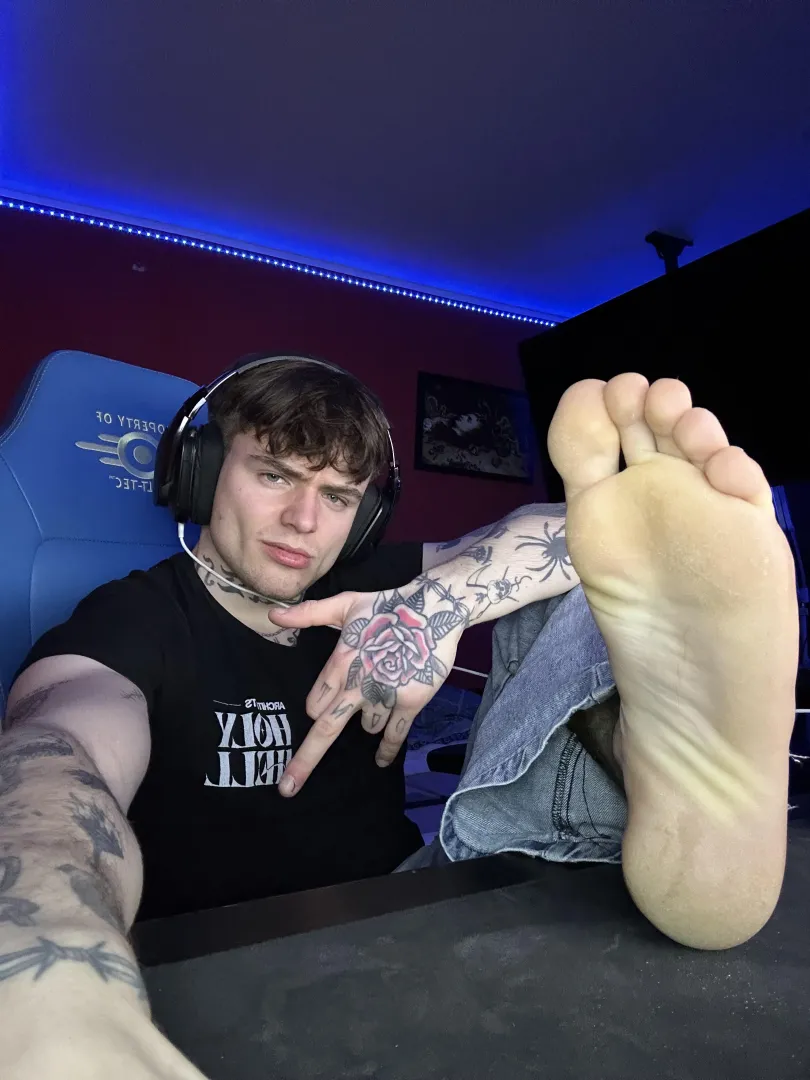i do custom feet videos