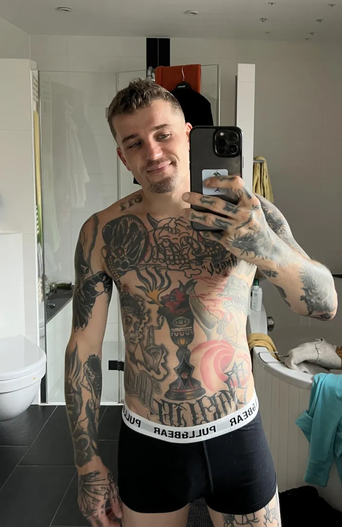 I really should’ve cleaned up the mess in the background before posting lol [Return Our 3P Tools/Apps]