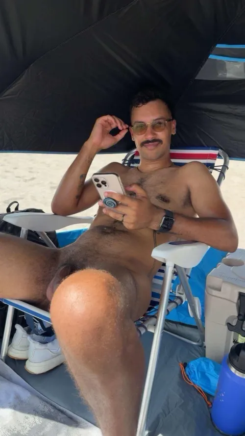 M28 looking for people around my age who would want to chat and hang out! Under 35 please.