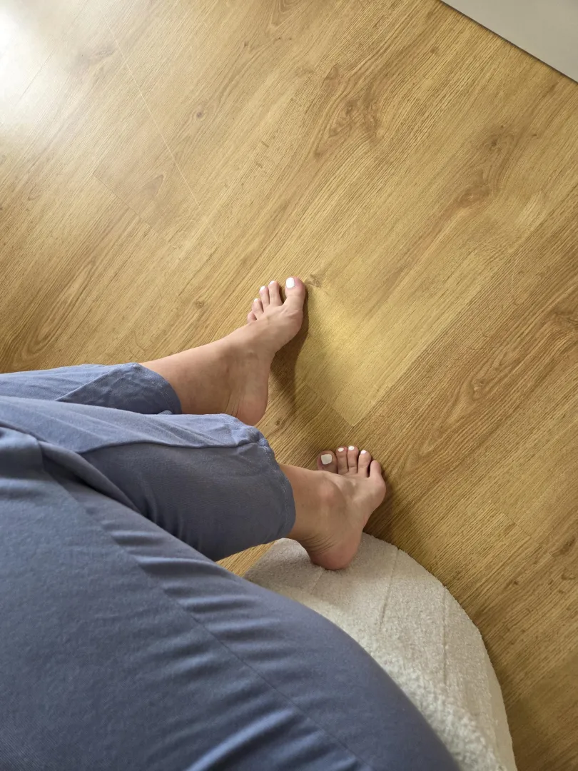 Need someone to massage my white toes, can you do it?