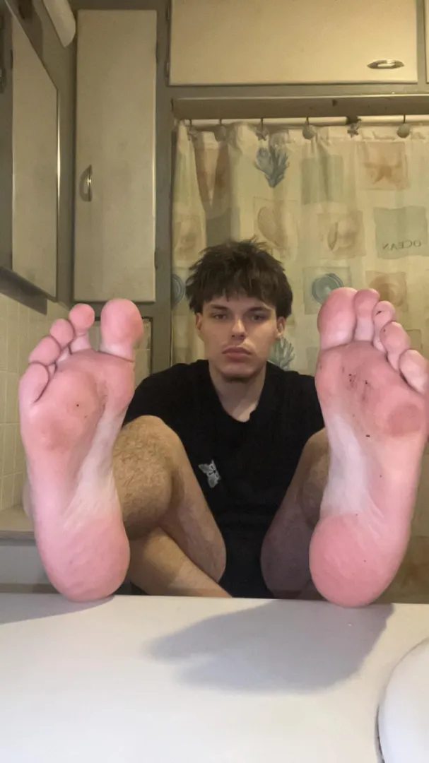 Serve these big Alpha feet
