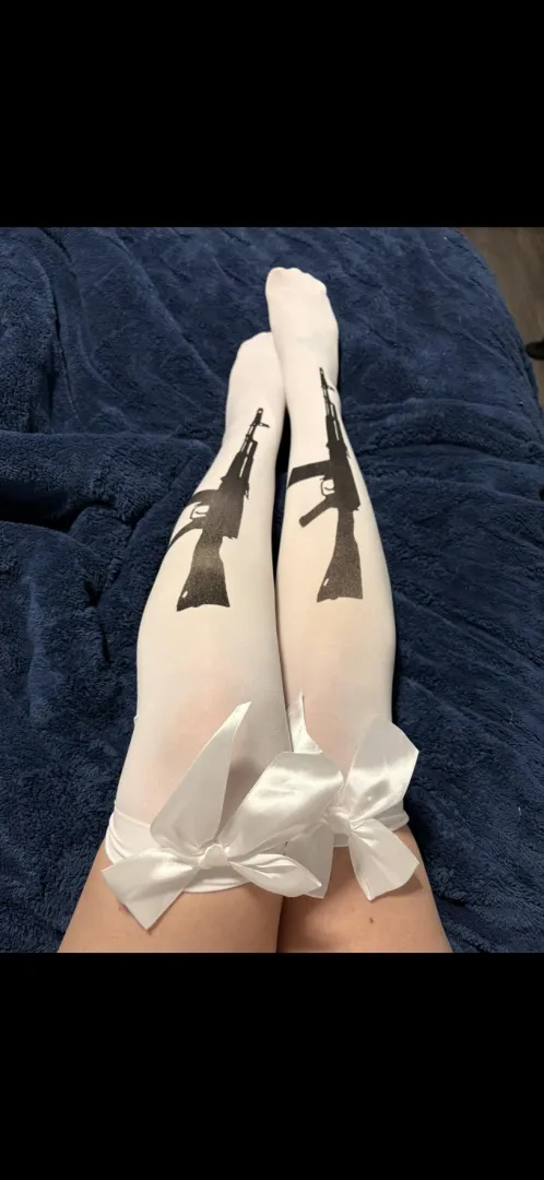 Who likes knee highs  [f]