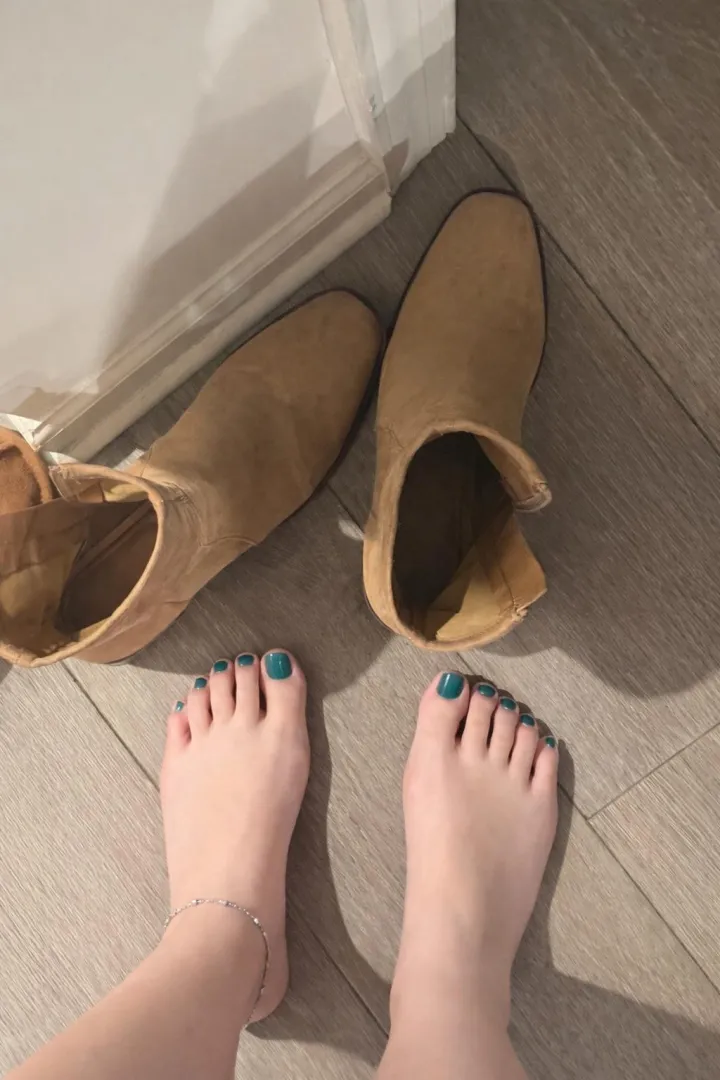 Who thinks I should put my boots back on?