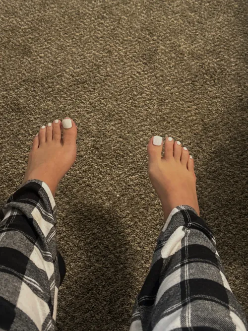 would u tribute to my white toes