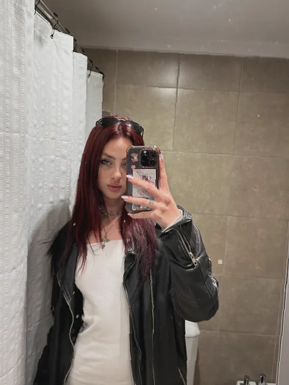 19 [F4A] Free for fun tonight, slightly buzzed dm me on lg: ,.lunarumes.'