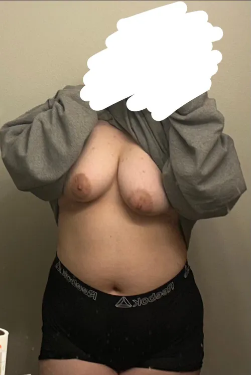 19ftm bouta have a smoke sesh and felt like sharing