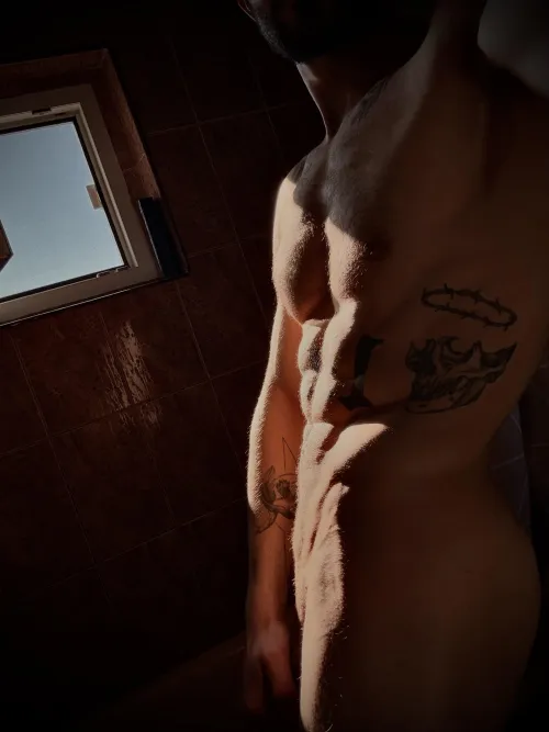 [29] Preatty visible