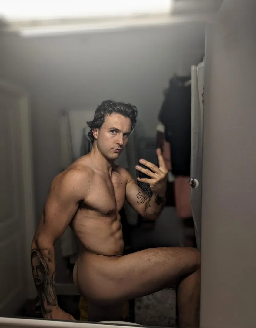 (31) Clean shaven & ripped 