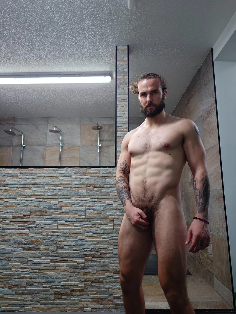 (31) Who's jumping in the shower ? 