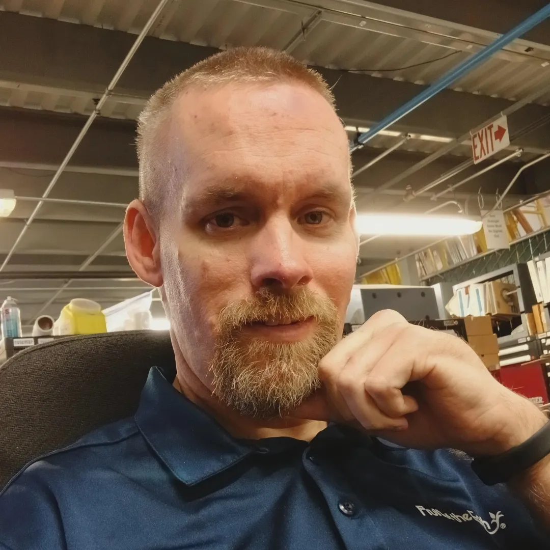 41 [M4F] I want to eat out tonight