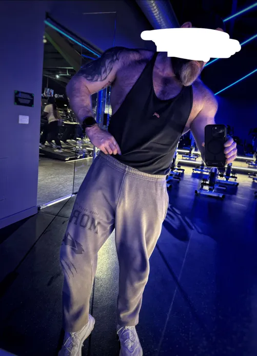 42 [M4F] #Leeds #UK - Dominant older man seeking younger female friend or couple for long term exploration