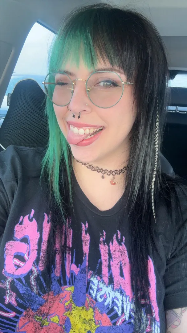 cute alt girl who loves attention