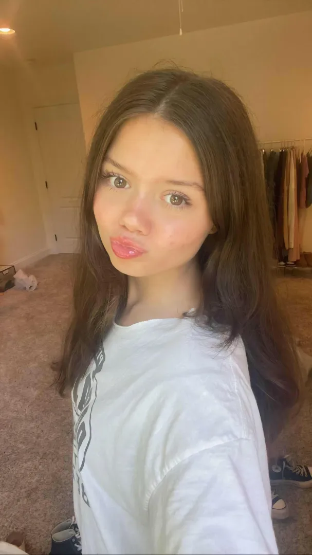 [F4M] older man to fuck me till I’m drooling