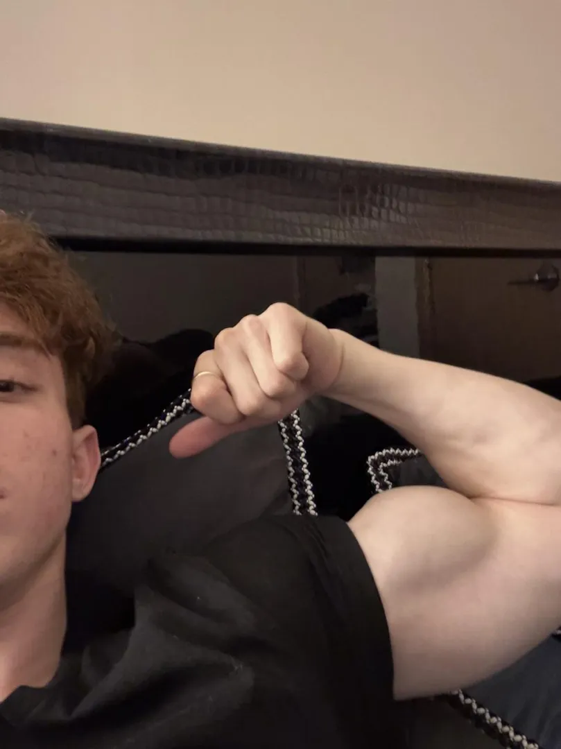 My huge bulging bicep is built to be worshipped