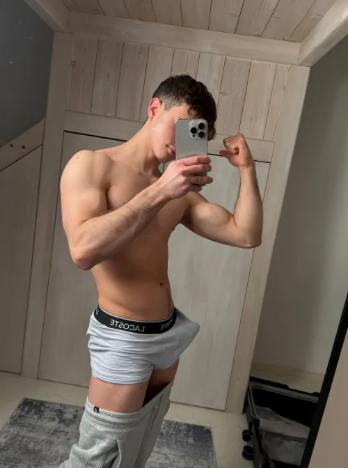 Name one big thing in my photo 