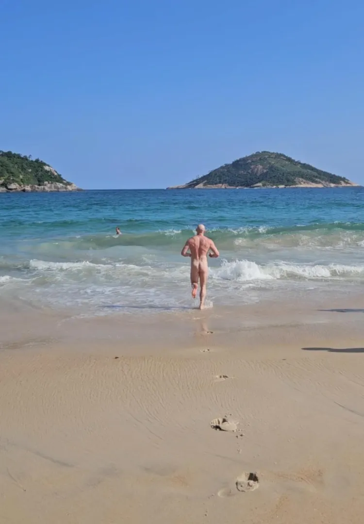 Nude in Rio 