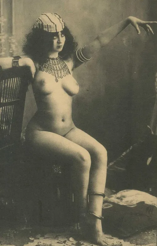 Sir, To-Day I find Maid Annie acting most peculiar.  She reports seeing things that others do not, and dances around in great flights of fancy, declaring herself to be the 'lizard queen'.  I do suspect that she has been at the Absinthe again.