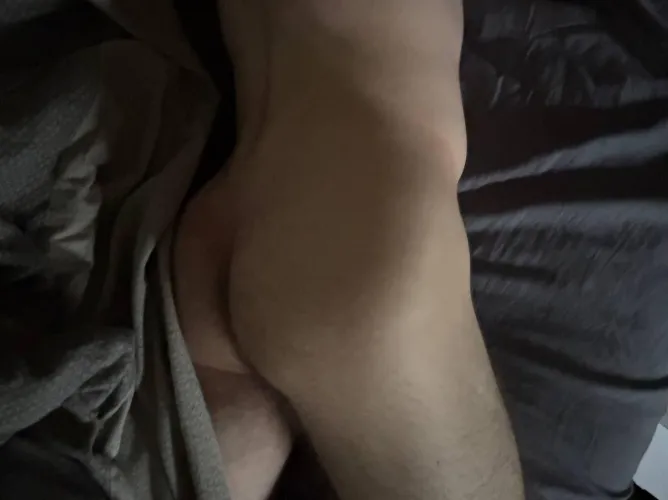 Slt mec 27 ans bordeaux j’adore la bite et le jus 