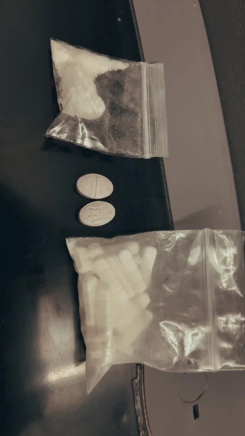 who wanna party friday . hmu visiting