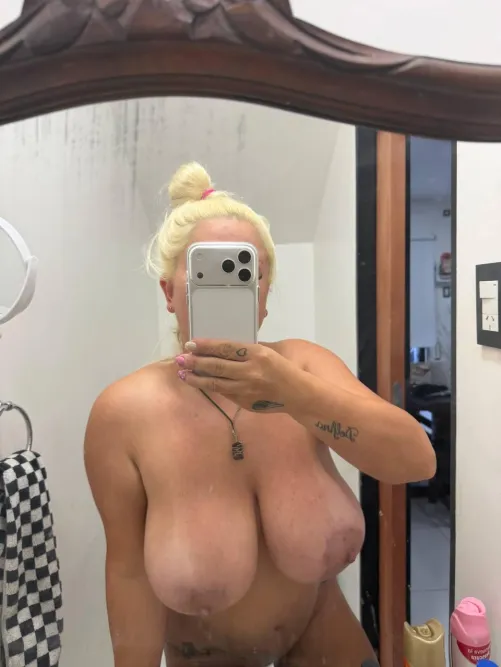 You only need one hand to browse reddit