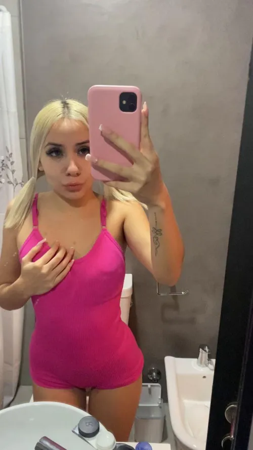 19F4M craving hard dick inside