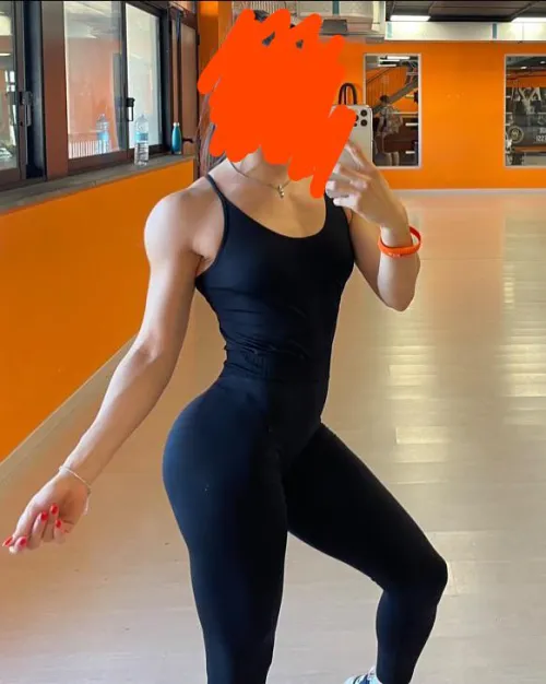 25 [F4M] #Rome - Italian girl looking for a fit breeder