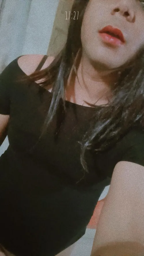 i want some sugar daddy to fuck my brain out .. wanna lick their balls and give em rimjob