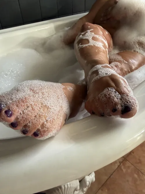 It’s pedi day! [gfe][selling]