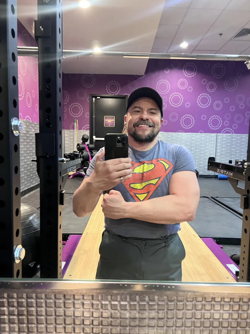 (M46, 3’7” tall, Bi-lateral phocomelia)