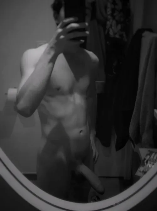 Qui veut goûter ma grosse queue ?