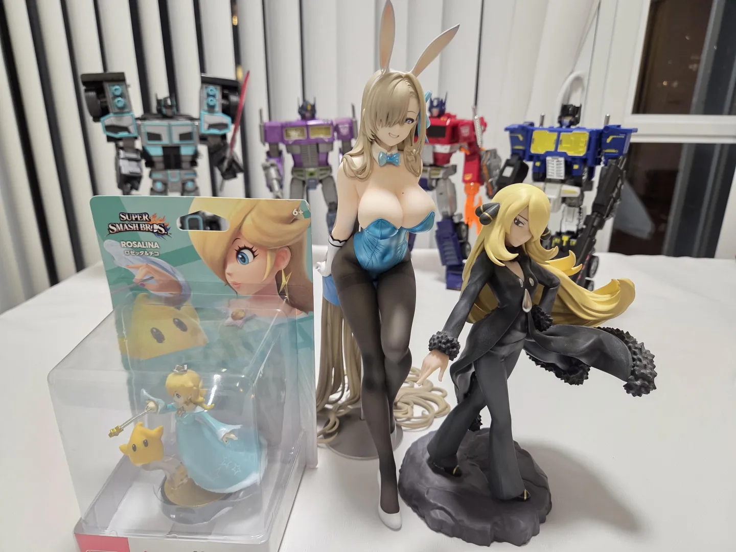 Rosalina, Asuna and Cynthia are the holy trinity of blondes with hair over one eye