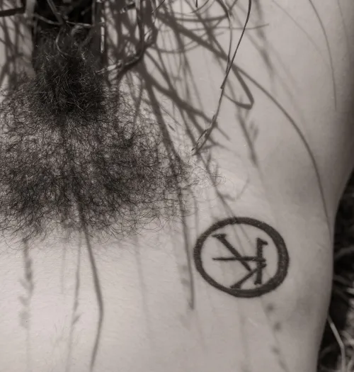 shadow's caress (self shot)