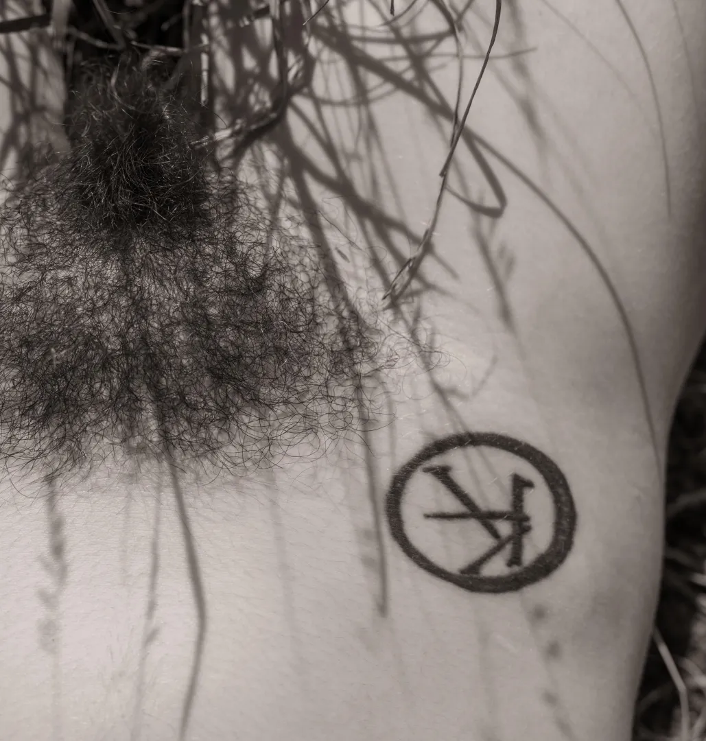 shadow's caress (self shot)