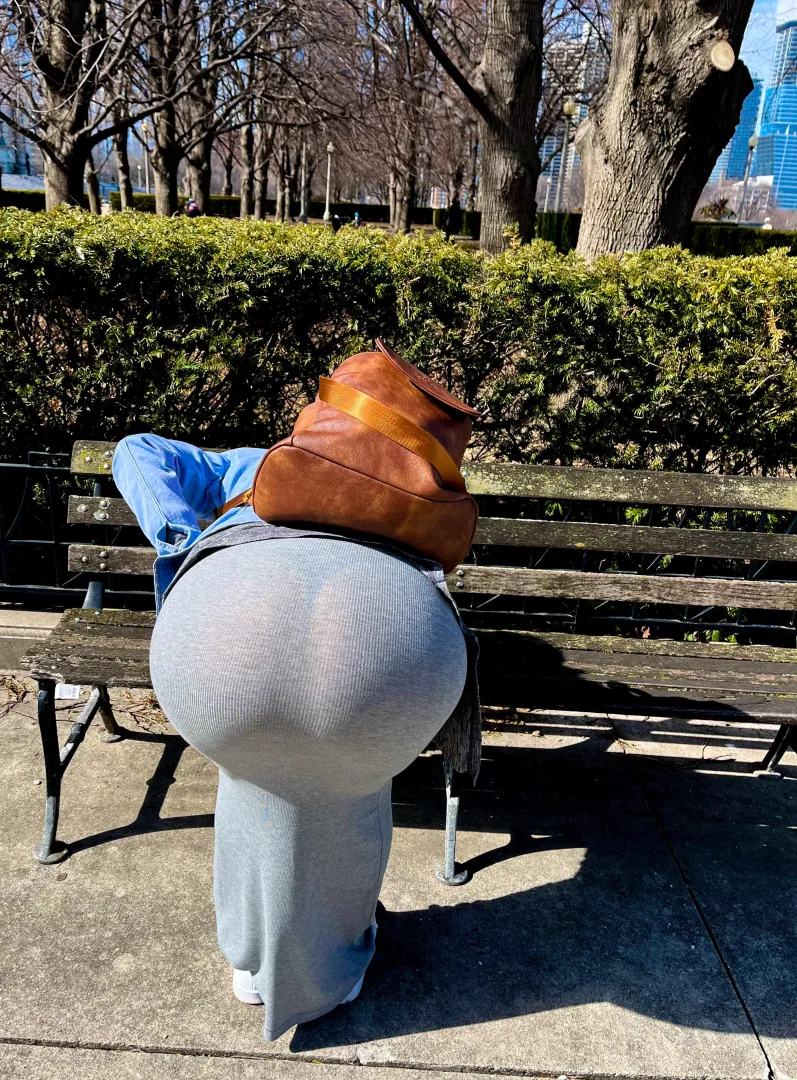 The midwest has the best Hotwives… sending guys hints along the river walk