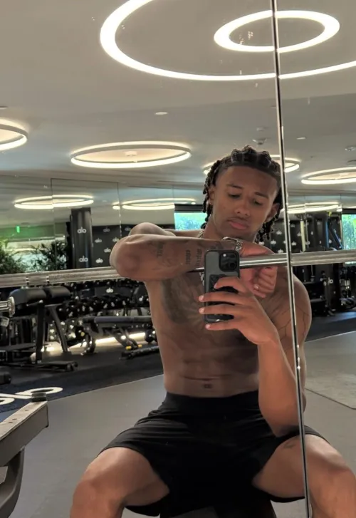 Tyler 19 m looking from girls and women